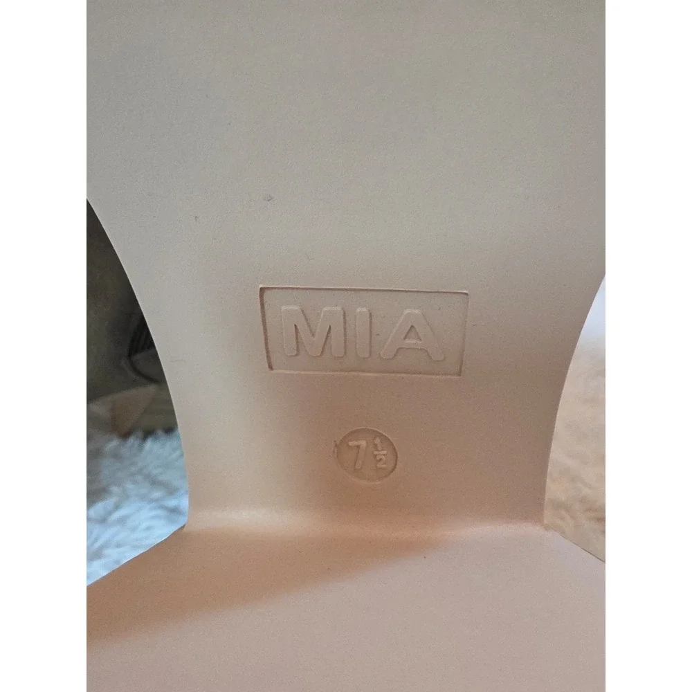 NWT MIA Novie Platform Chelsea Boots - Olive Taupe Suede - Women's Size 7.5